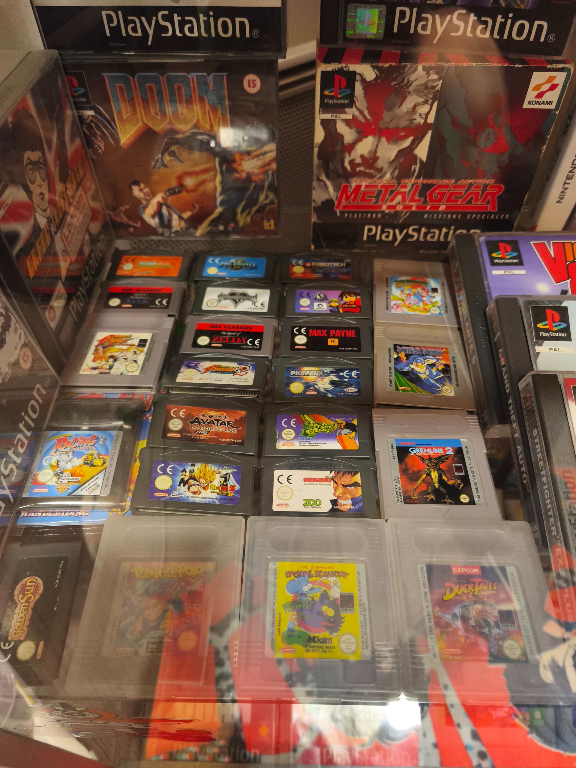 Cartouches Game Boy Zelda Dragon Ball Z DuckTales et jeux PlayStation 1 Doom Metal Gear Solid chez Game & Disc