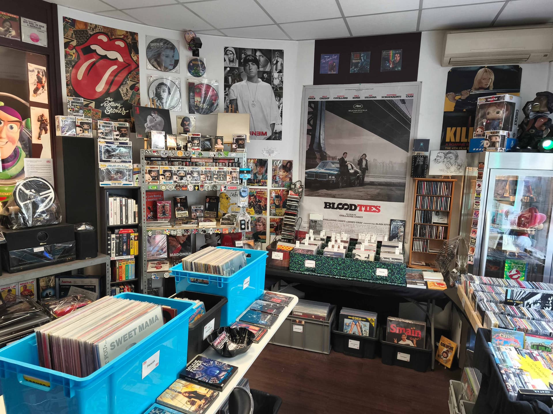 Caisses de vinyles d'occasion chez Game & Disc Montrichard