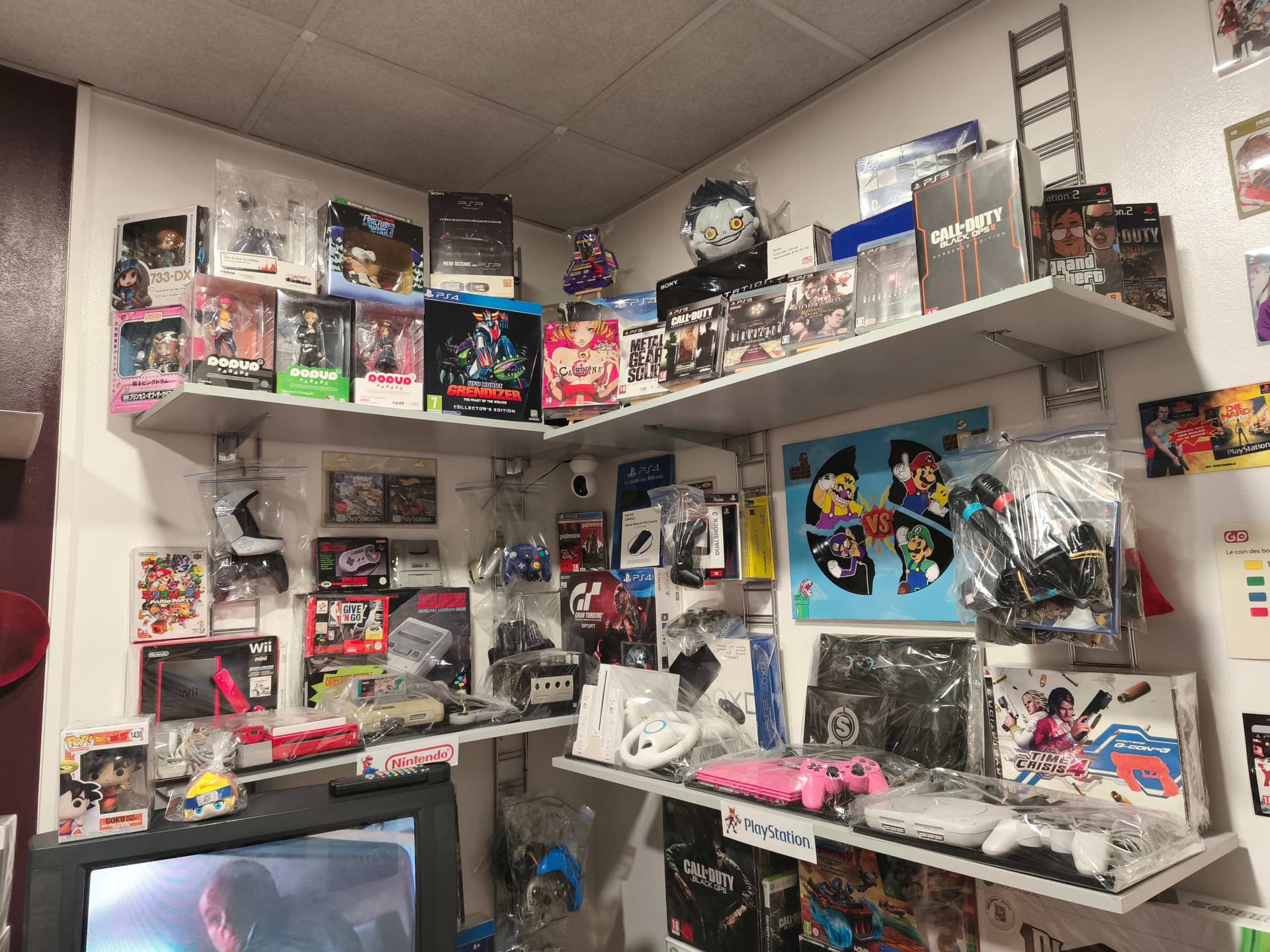 Rayon retrogaming Game & Disc Montrichard avec consoles NES Super Nintendo PlayStation