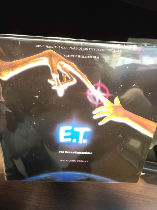 Vinyle E.T. pr\u00e8s de Saint-Aignan